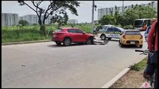 Hombre atropella a dos presuntos atracadores en Cartagena