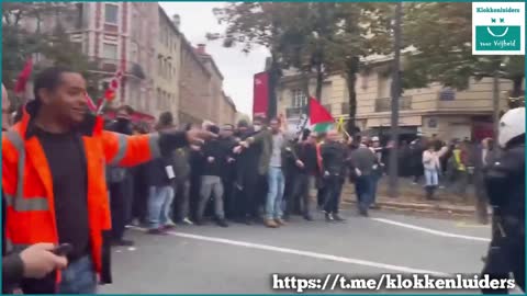 French Protestors Hold the Line and Force Police Officers to Walk in Shame and Retreat