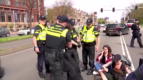 Police detain Greta Thunberg in Hague protest