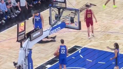 Paolo Banchero, goes down after stepping on Darius Garland’s foot