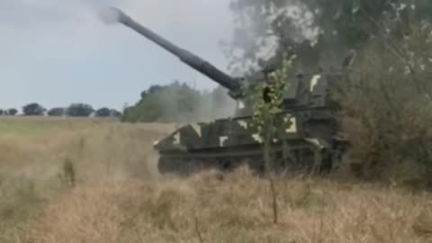 Footage from the Crew of a Ukrainian 155mm Heavy Gun