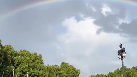 Double rainbow forms over Buckingham Palace