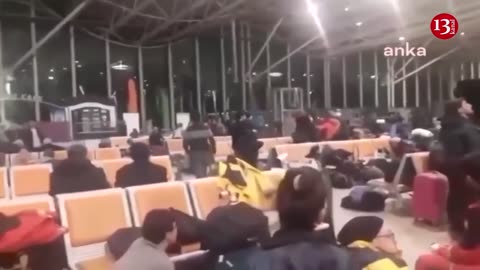 The moment quake hits airport – People lay on the ground in panic