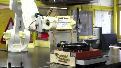 Fondue-making robot serves cheesy delights
