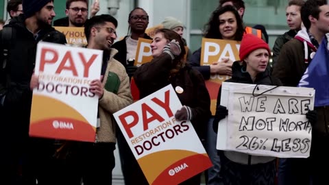 UK junior doctors strike outside London hospitals