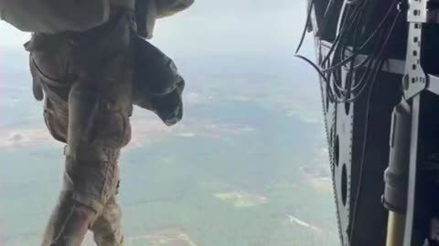 Watch the 173rd Airborne Brigade Take On a Bilateral Airborne Operation From a CH-47 Chinook!