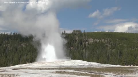 Old Faithful Geyser - Yellowstone National Park (HD)