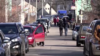 Fleeing war, people cross into Romania from Ukraine