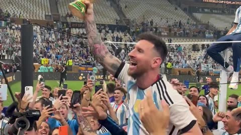 Messi Singing muchachos with worldcup