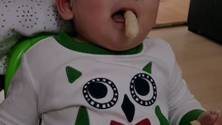 Toddler chooses to snack on his own terms