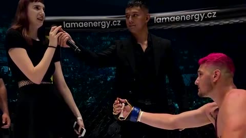 MMA fighter proposed to his girlfriend after a loss and got rejected in front of 20,000 fans