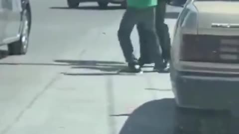 Cop Takes Off His Vest And Has A Fair Fight