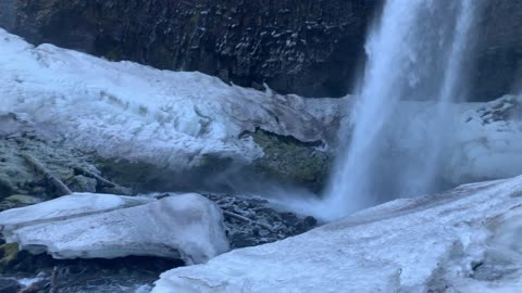 The River Formed by Tamanawas Falls – Mount Hood – Oregon – 4K