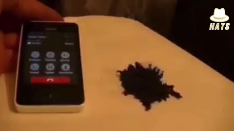 👀 Watch how Graphene Oxide reacts to a phone call.