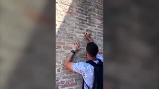 Italy looks for tourist who defaced Colosseum wall