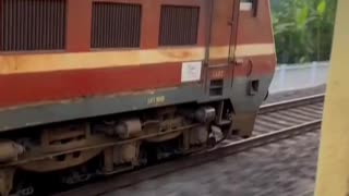 Race between Indian train drivers 😂😅