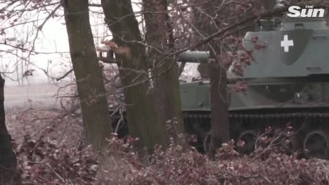 Ukrainian army fires self-propelled howitzer at Russian positions in Donetsk