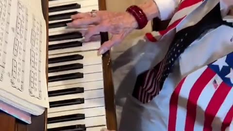 92-Year-Old Betsy Lou Playing the Piano Is What We Needed to Hear Right Now