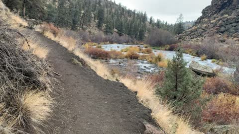 Central Oregon – Steelhead Falls – Hiking the River Trail – 4K