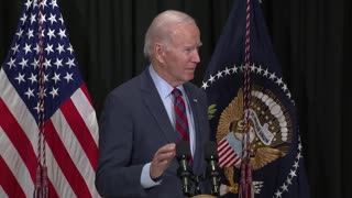 Biden's brain stops functioning for 5 seconds while answering a reporter