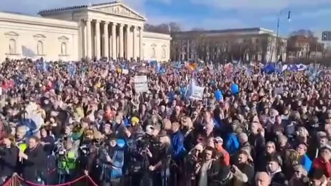 Massive anti war demonstration in Munich, banned by youtube and the media