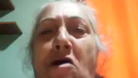 Anciana a Sánchez: "Sois una manada de rateros, matasteis a los viejos y vais a por los niños"
