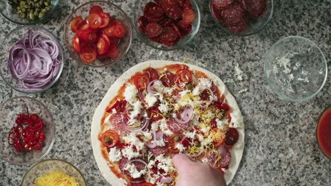 Man Cooking A pizza 🍕