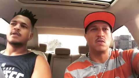 MANO BROWN DANDO UM PIÃO COM SEU FILHO DE CARRO NA CHUVA