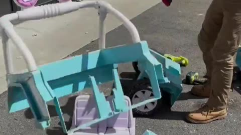 News Break: Dad builds his child a mini-motorhome