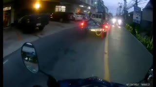 Stubborn Driver Doesn't Tie Down Glass and it Shatters