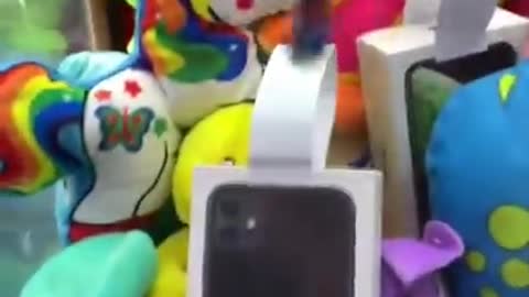 $1 iPhone From The Claw Machine