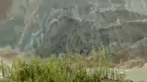 Giant landslide causes lake to disappear