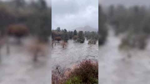 Floodwaters encircle California homes