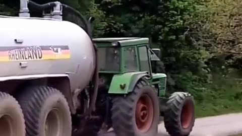tractors stuck, machines accelerating (79)