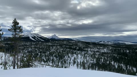 Mountainous Horizon – Potato Hill Sno-Park – Central Oregon – 4K