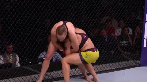 Crowning Moment: Jessica Andrade Claims Strawweight Title With a Statement Slam Knockout 👑