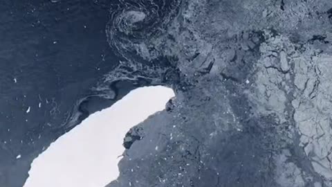 这根“手指”它是世界上最大的冰山，面积相当于上海。它正在大西洋上流浪，或将撞上企鹅避难岛。#保护地球
