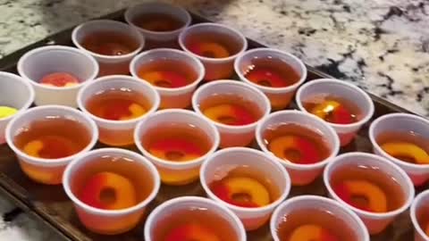 Peach crown Jell-O shots 🤩👀 @Mallory Young #viral #jelloshots #cocktails #mocktails