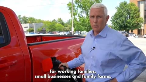 CRINGE: Mike Pence doesn't know how to pump gas.