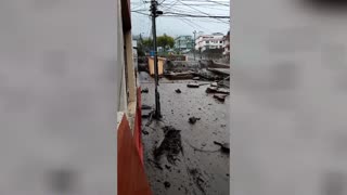 MAJOR Mudflow hits Quito Ecuador! Streams of Mud, Swept Away Everything in its Path