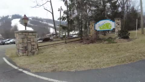 Vlog 18 | Roundtop Mountain Resort - Snow Tubing & Snowboarding + Skiing Lesson (4K)