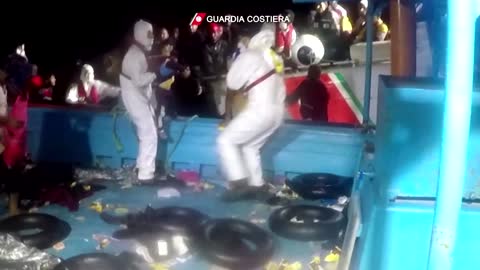 Italian coastguards rescue some 300 migrants at sea