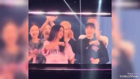 BLACKPINK dancing to 'FLOWER 'guys look how happy jisoo is #BORNPINKinJapan #lisa #jisoo #kpop #rosé