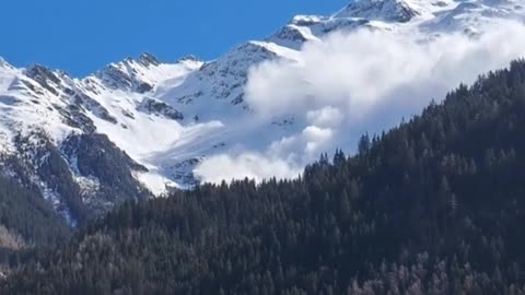 Deadly avalanche rolls down mountain in French Alps