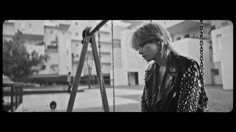 V 'Slow Dancing' Official MV