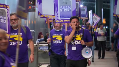 Over 11,000 city workers go on 24-hour strike in Los Angeles