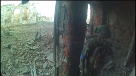 Ukrainian infantry fighting in central Vovchansk