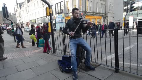 Romanian violinist busker becomes internet sensation in home country