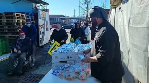 Milano, la guerra silenziosa per un pezzo di pane.