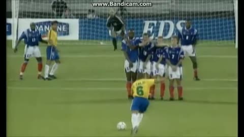 Roberto Carlos amazing free kick goal.